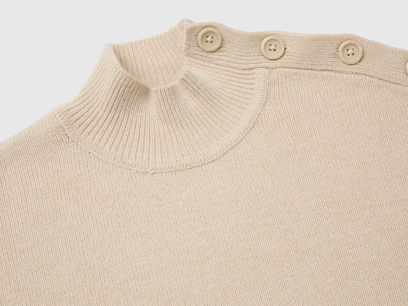 Pullover mit Knöpfen an der Schulter