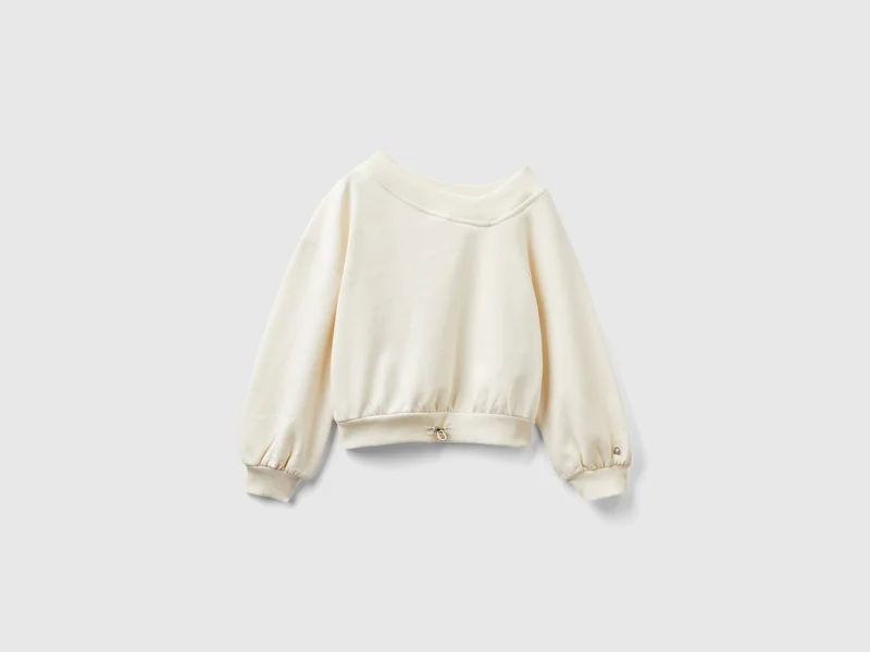 Sweater mit asymmetrischem Halsausschnitt