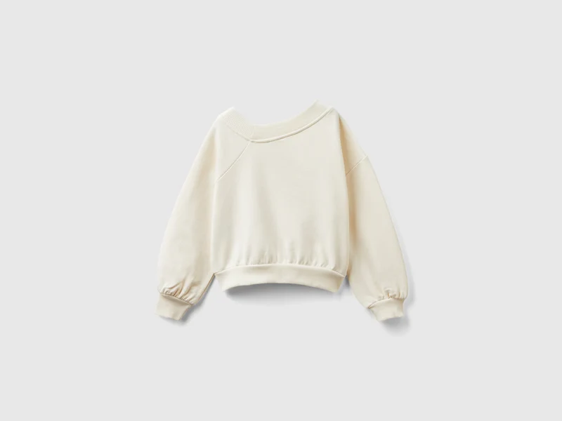 Sweater mit asymmetrischem Halsausschnitt