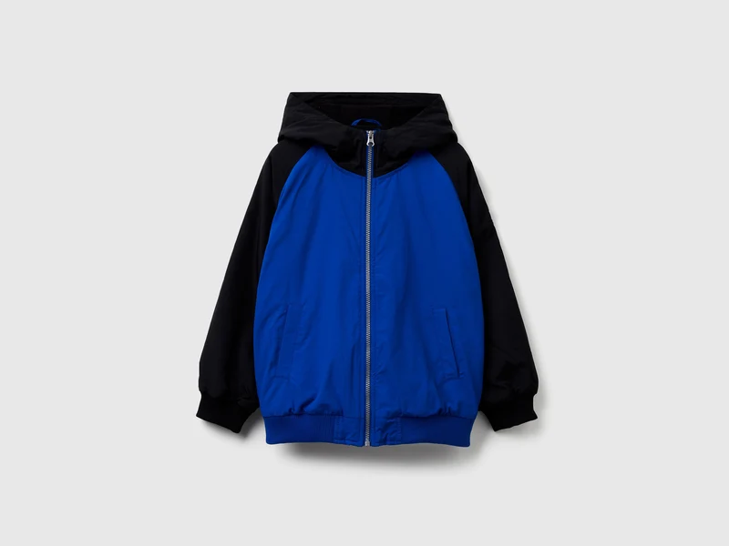 Nylonjacke mit Kapuze