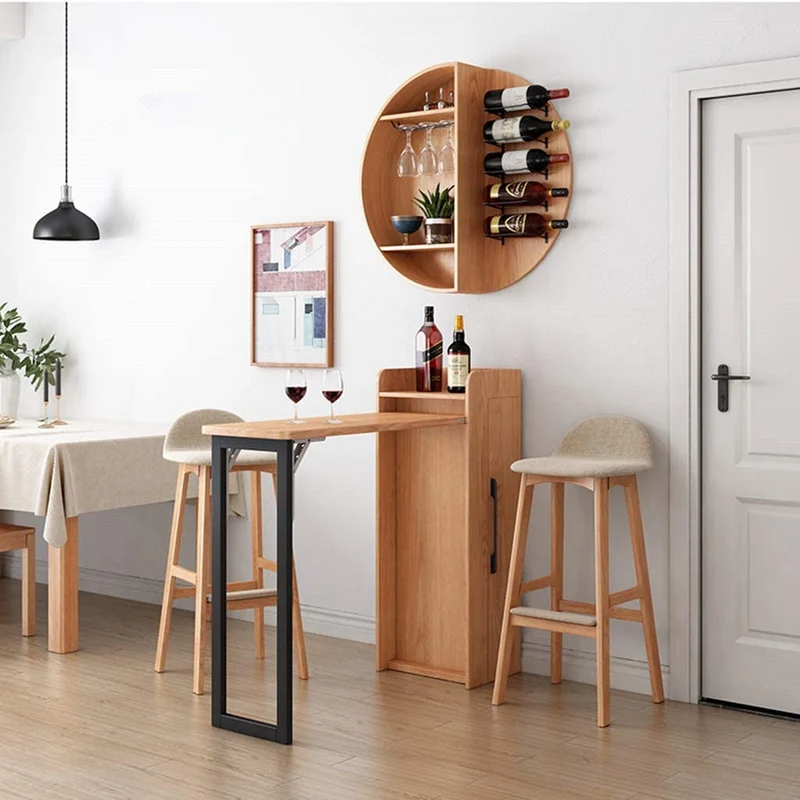Klappbarer einziehbarer Weinbartisch mit an der Wand befestigtem rundem Weinregal (keine Stühle)