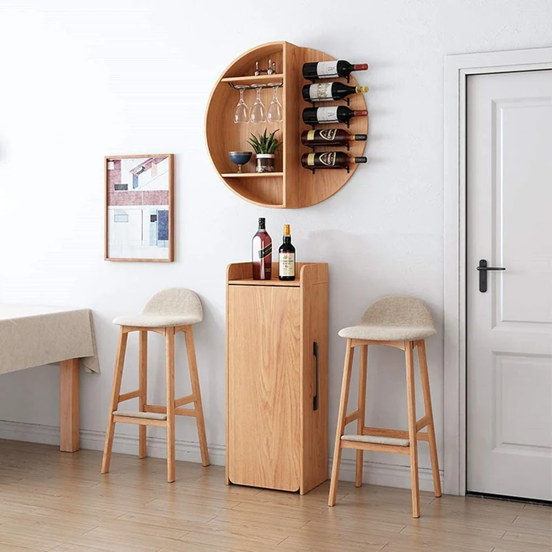Klappbarer einziehbarer Weinbartisch mit an der Wand befestigtem rundem Weinregal (keine Stühle)