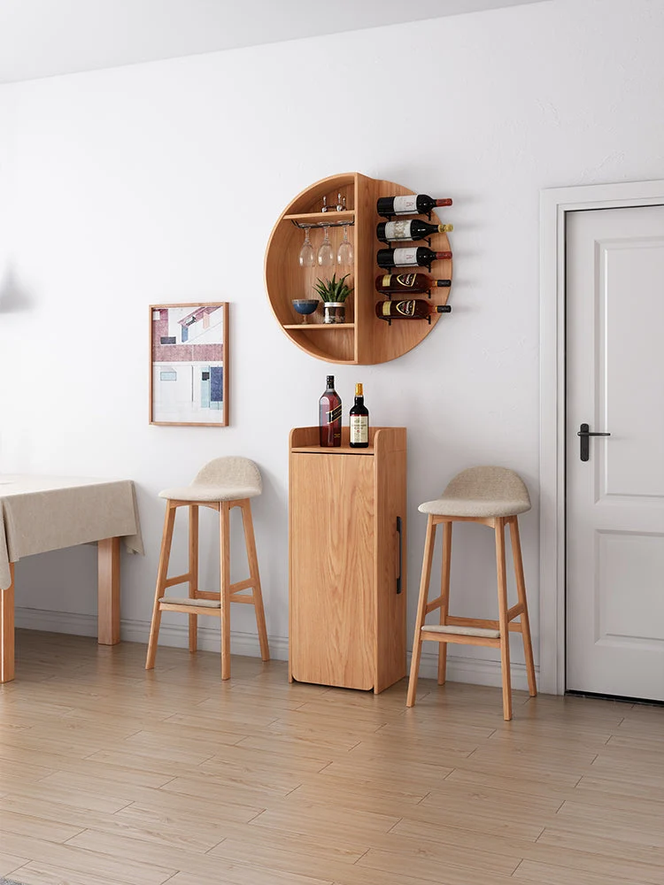 Klappbarer einziehbarer Weinbartisch mit an der Wand befestigtem rundem Weinregal (keine Stühle)