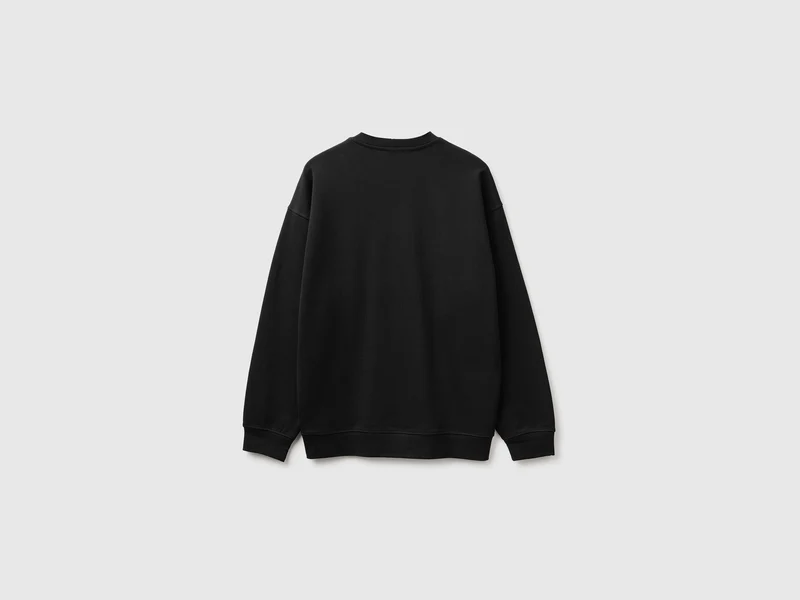 Geschlossenes Sweatshirt mit Logoaufnäher