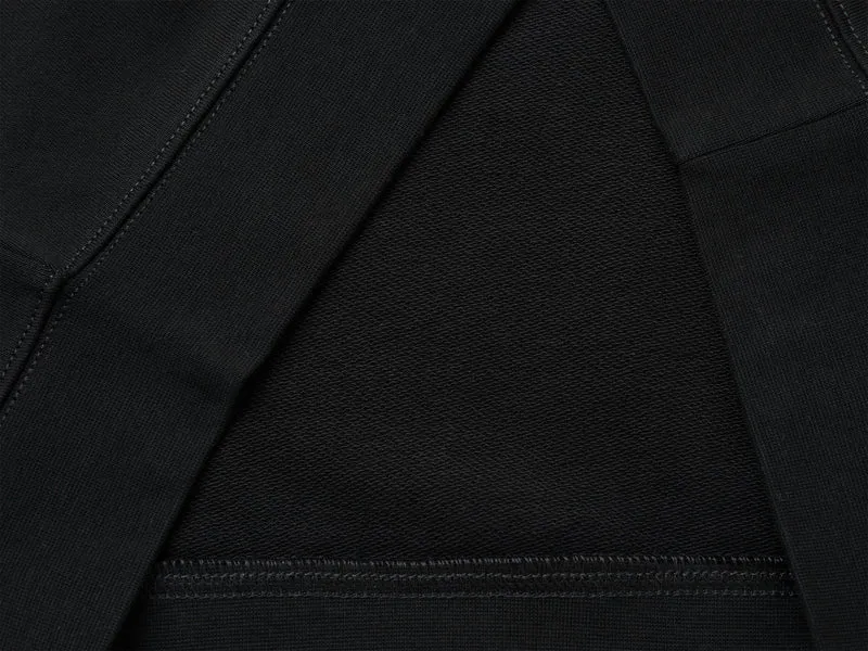 Geschlossenes Sweatshirt mit Logoaufnäher