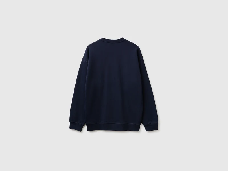 Geschlossenes Sweatshirt mit Logoaufnäher