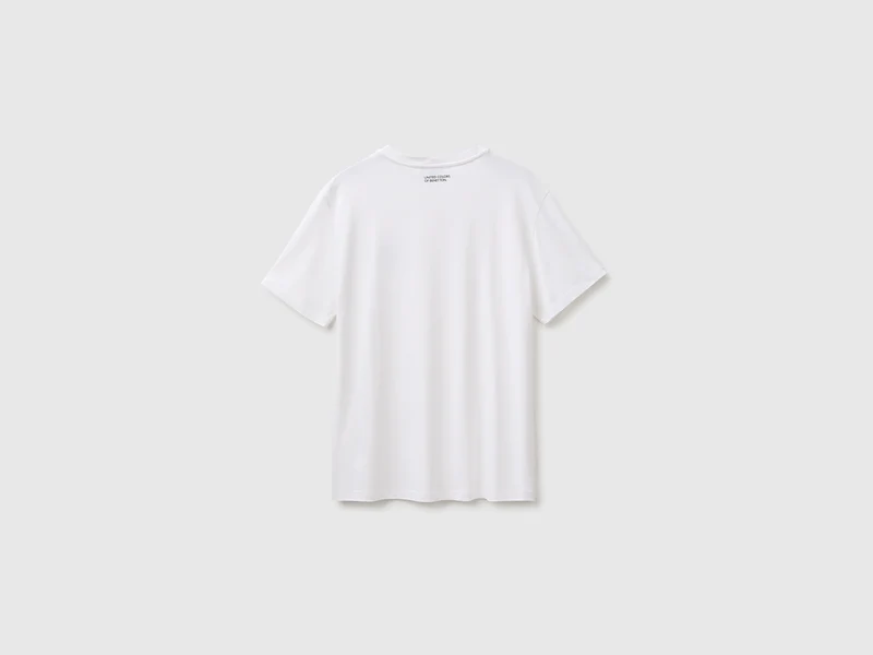 Normal geschnittenes T-Shirt mit Logo