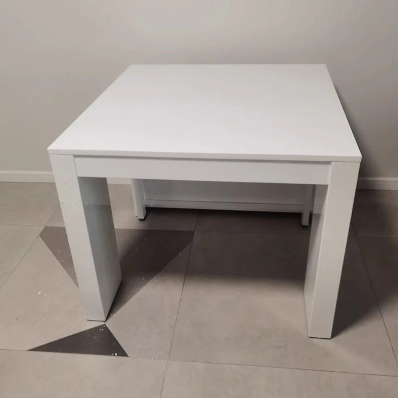 Platzsparender und ausziehbarer Tisch mit 4 Einlegeplatten