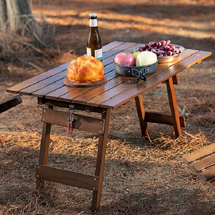 Outdoor-Camping-Klapptisch aus Massivholz mit 4 Klappstühlen