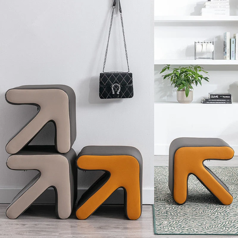 Leichter Luxus-Home-Fußhocker aus weichem PU-Kunstleder im Pfeil-Stil