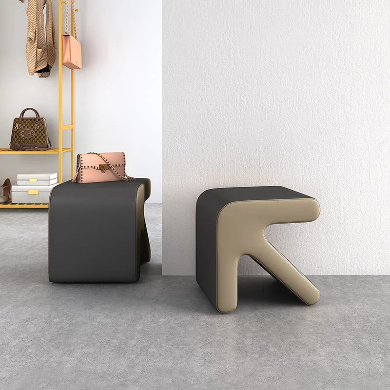 Leichter Luxus-Home-Fußhocker aus weichem PU-Kunstleder im Pfeil-Stil