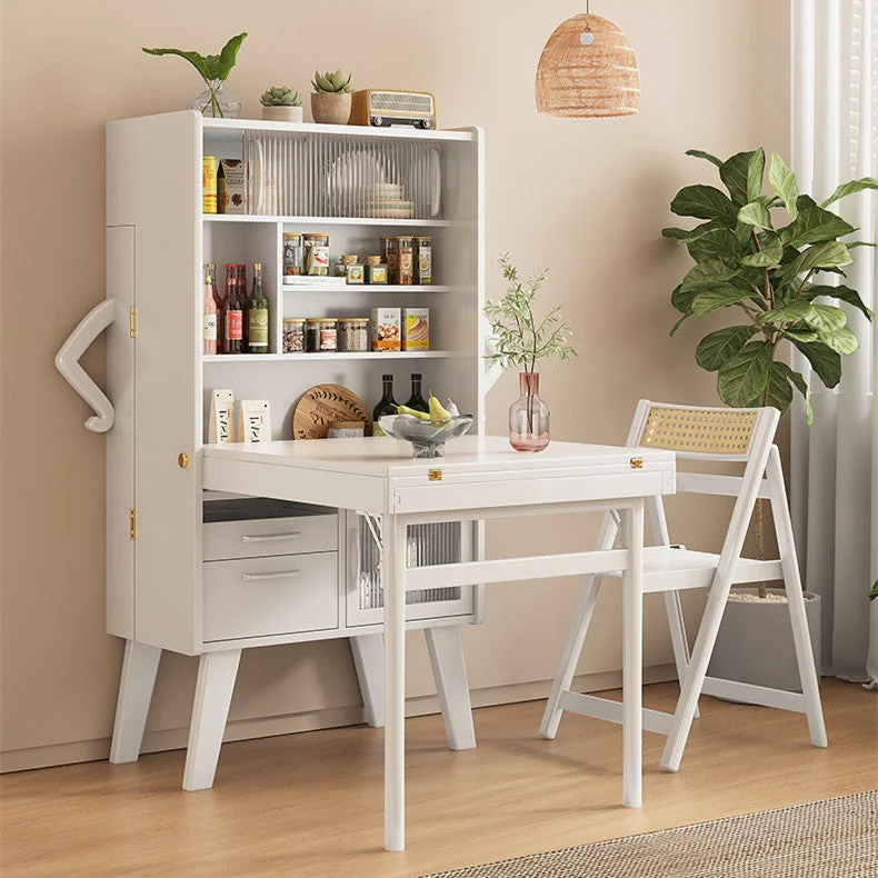 Platzsparender Sideboard-Tisch mit Klappstühlen