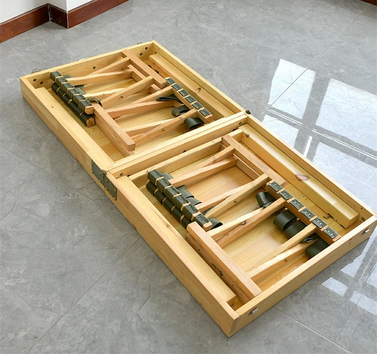 Klapptisch aus Massivholz mit 4 Hockern