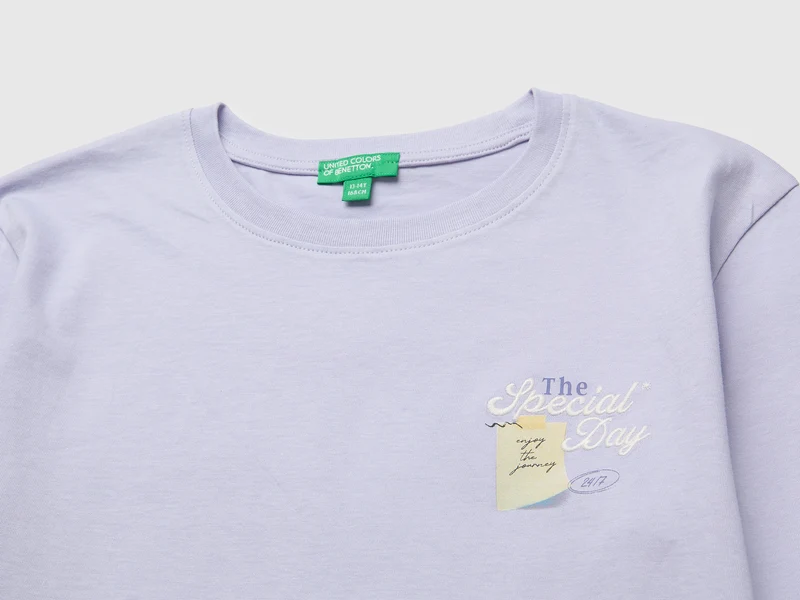 Bio-Baumwoll-T-Shirt mit Stickerei