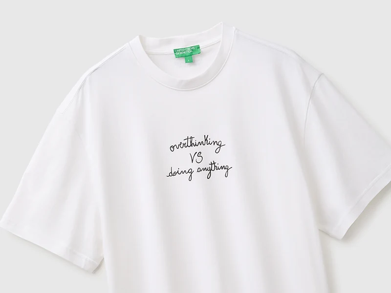Lässiges T-Shirt mit Aufdruck