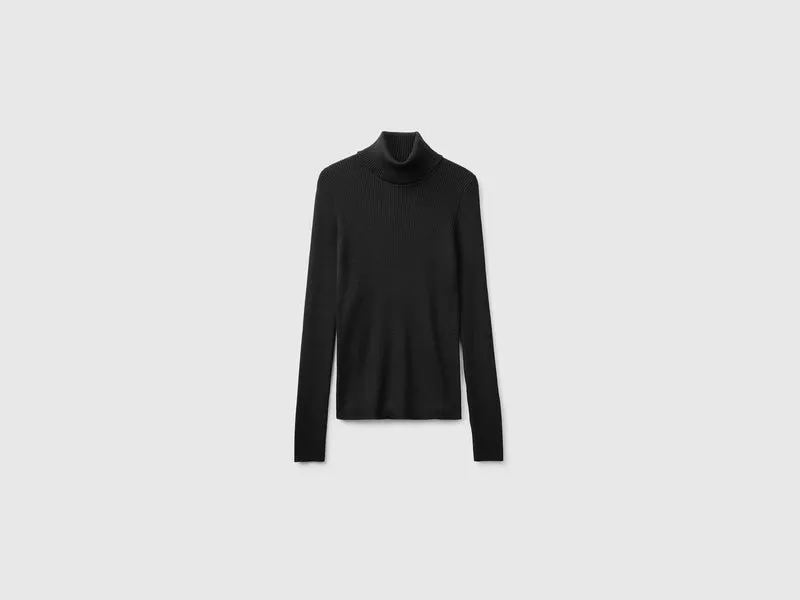 Rollkragenpullover aus einem Seiden-Woll-Gemisch mit Rippmuster