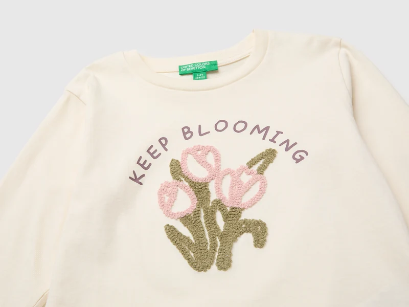 Besticktes T-Shirt aus Bio-Baumwolle