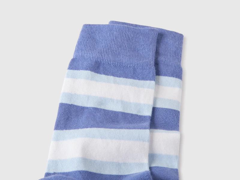 Zwei Paar gestreifte Socken
