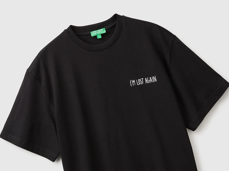 Lässiges T-Shirt mit Aufdruck