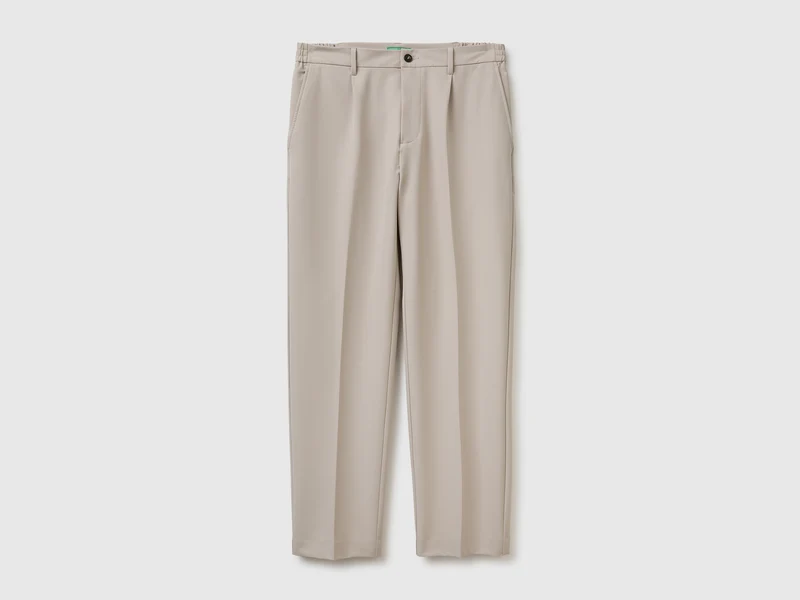 Hose mit Falten und Bügelfalten