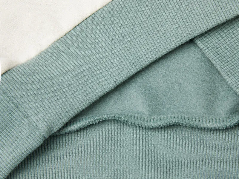 Warmer Sweater mit Logo