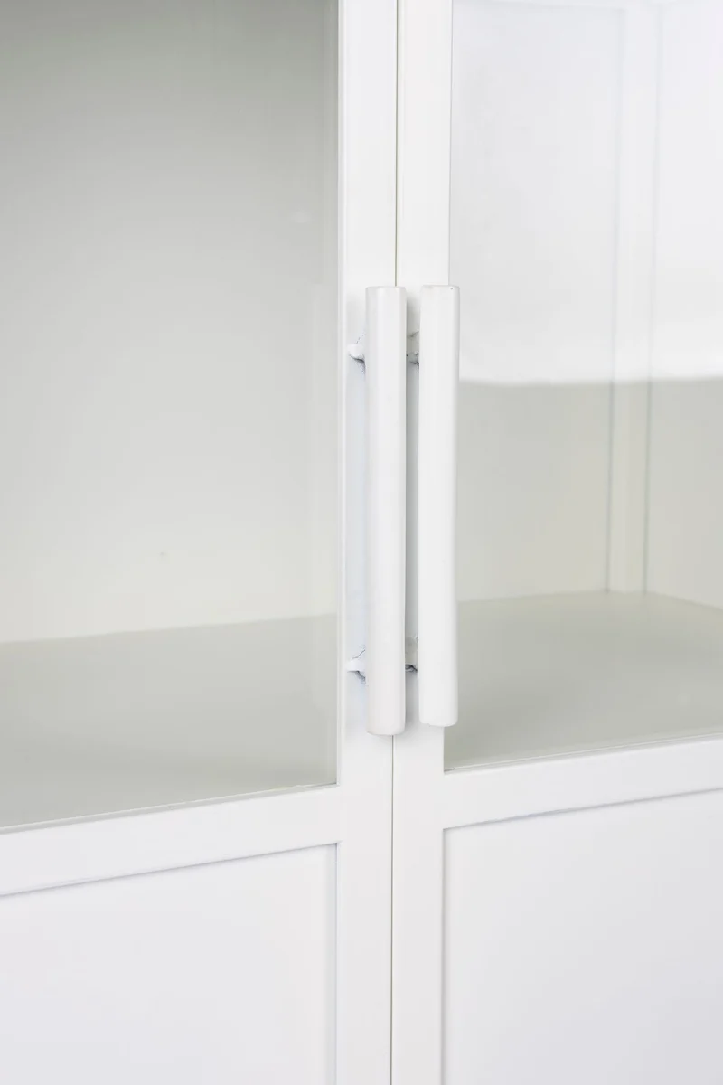 Schrank Miya High 2do aus Metall in Weiß mit Glastüren fürs Wohnzimmer