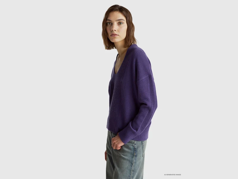 Pullover mit V-Ausschnitt aus 100 % Wolle