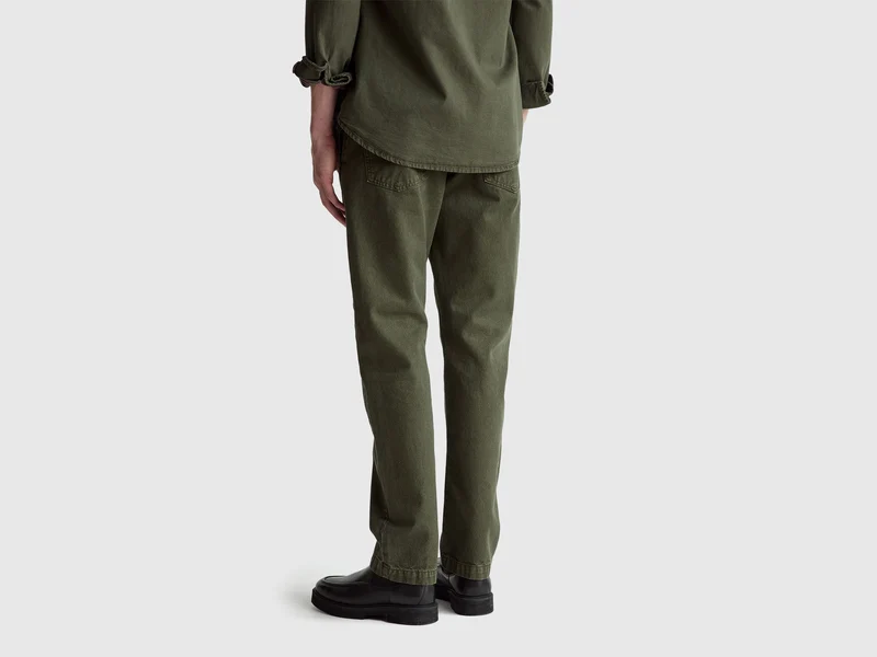 Straight-Fit-Chinos
