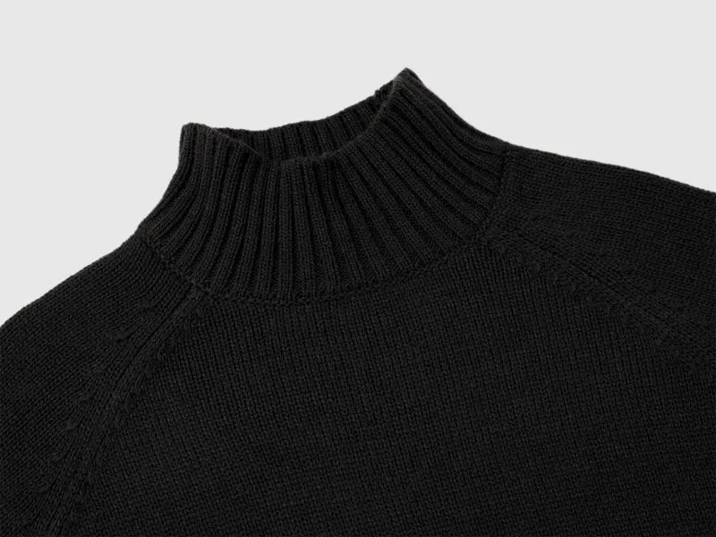 Oversize-Rollkragenpullover mit Fransen