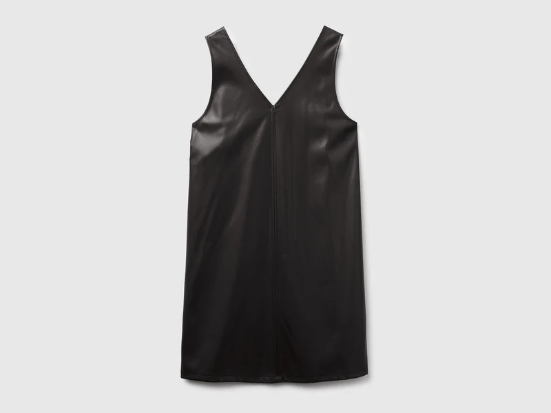 Kleid mit V-Ausschnitt aus beschichtetem Stoff
