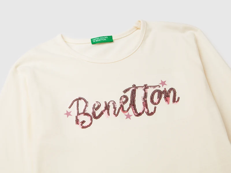 Warmes Baumwoll-T-Shirt mit Pailletten
