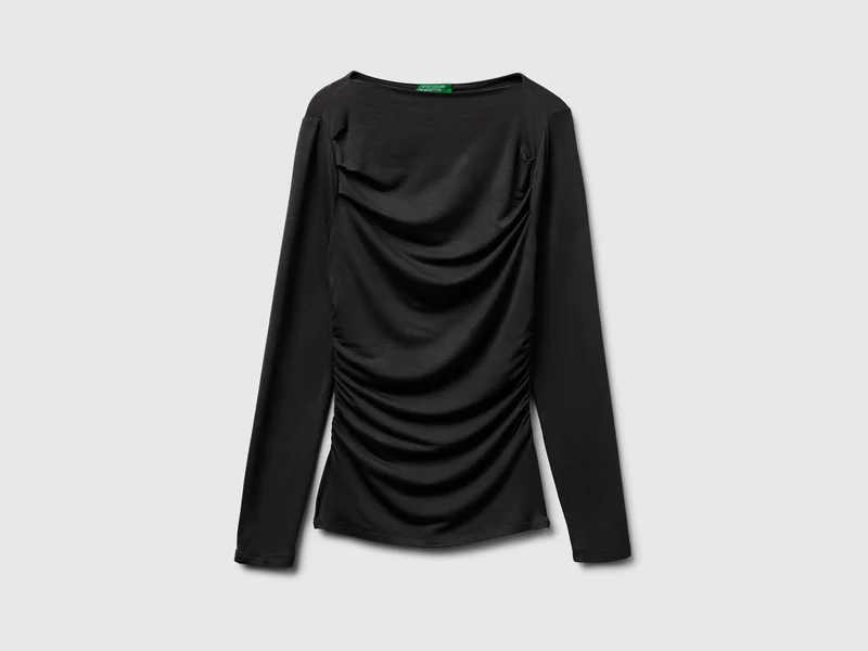 Tailliertes T-Shirt mit U-Boot-Ausschnitt
