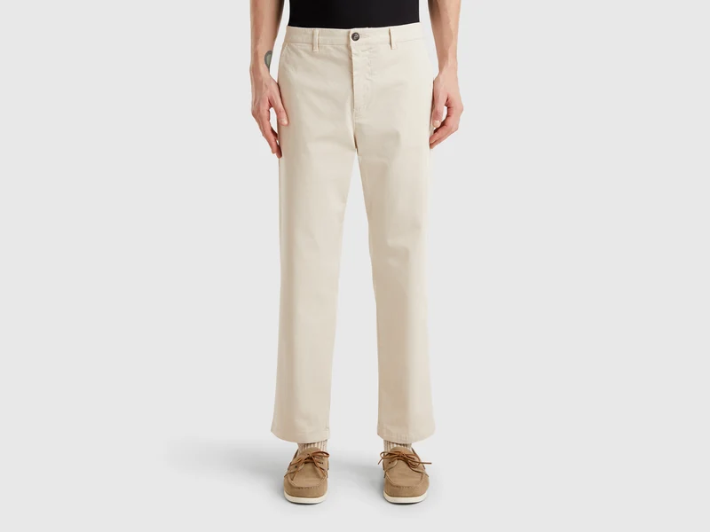 Gerade geschnittene Chinohose
