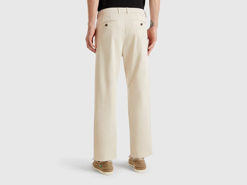Gerade geschnittene Chinohose