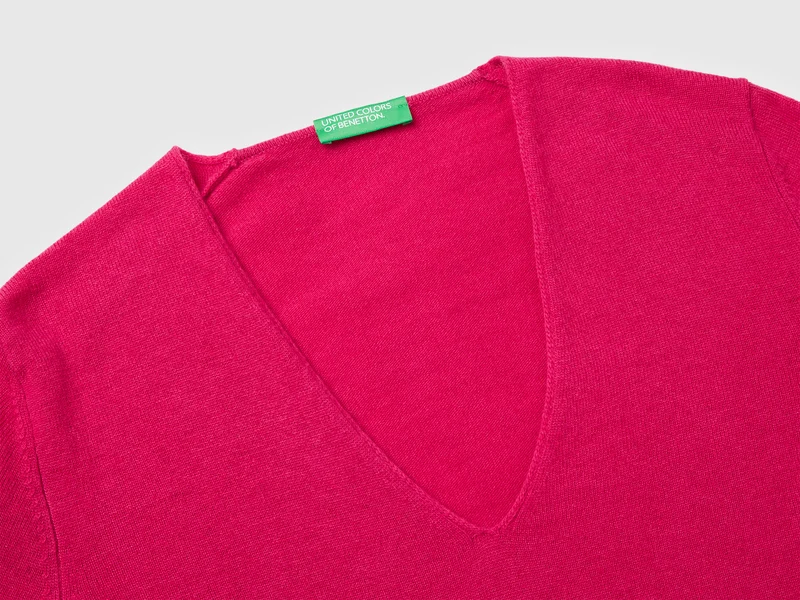 Fuchsiafarbener Pullover mit V-Ausschnitt aus reiner Merinowolle
