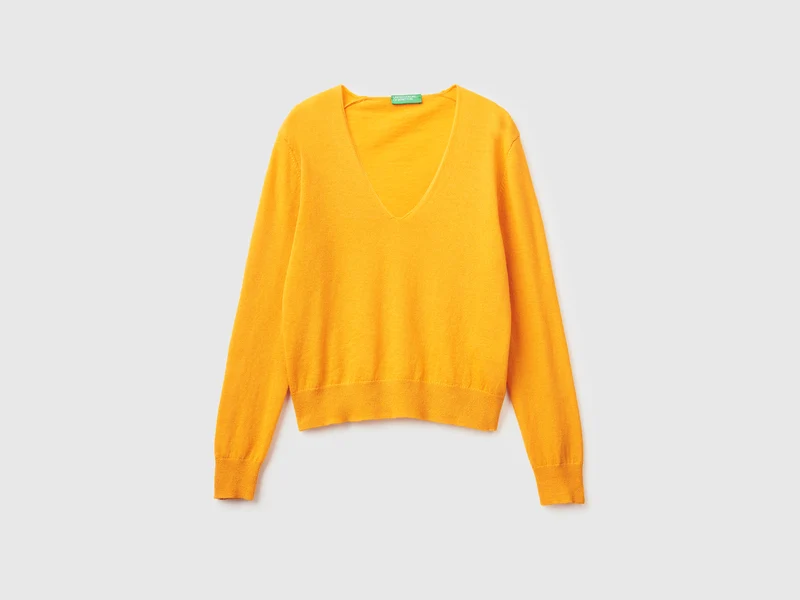 Ockergelber Pullover mit V-Ausschnitt aus reiner Merinowolle