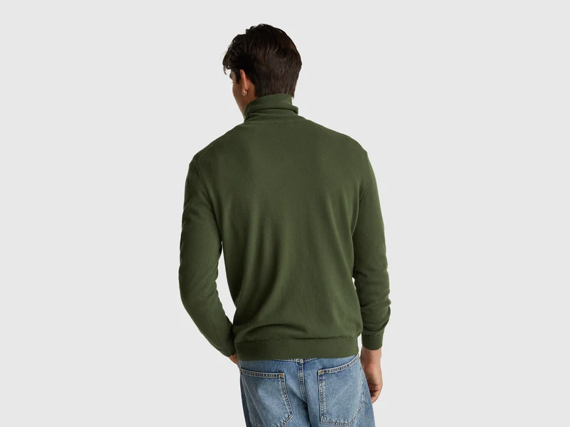 Olivgrüner Rollkragenpullover aus reiner Merinowolle