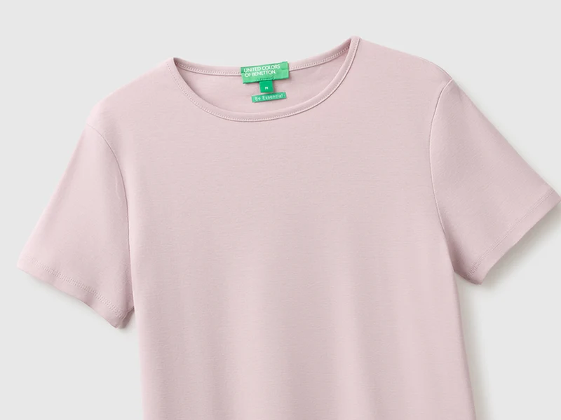 Schmal geschnittenes T-Shirt mit Rundhalsausschnitt