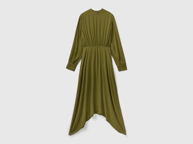 Langes Kleid aus fließender Viskose