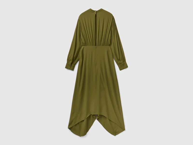 Langes Kleid aus fließender Viskose