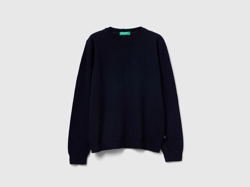 Pullover aus einer Woll-Viskose-Mischung