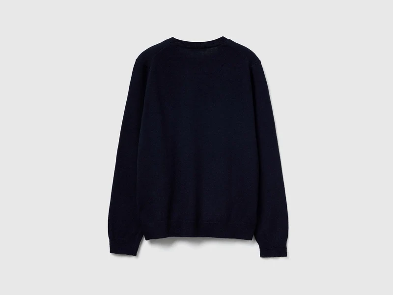 Pullover aus einer Woll-Viskose-Mischung