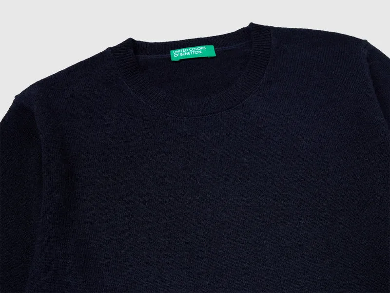 Pullover aus einer Woll-Viskose-Mischung