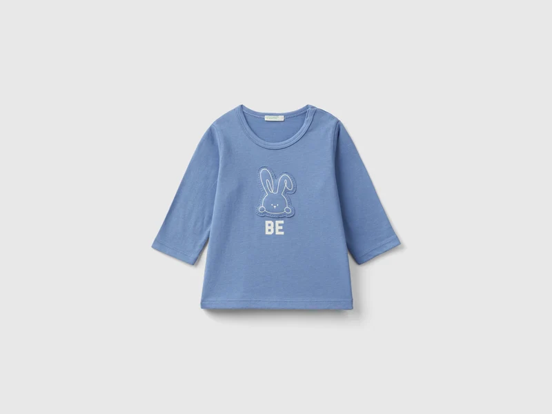 T-Shirt aus 100% Bio-Baumwolle mit Aufnäher