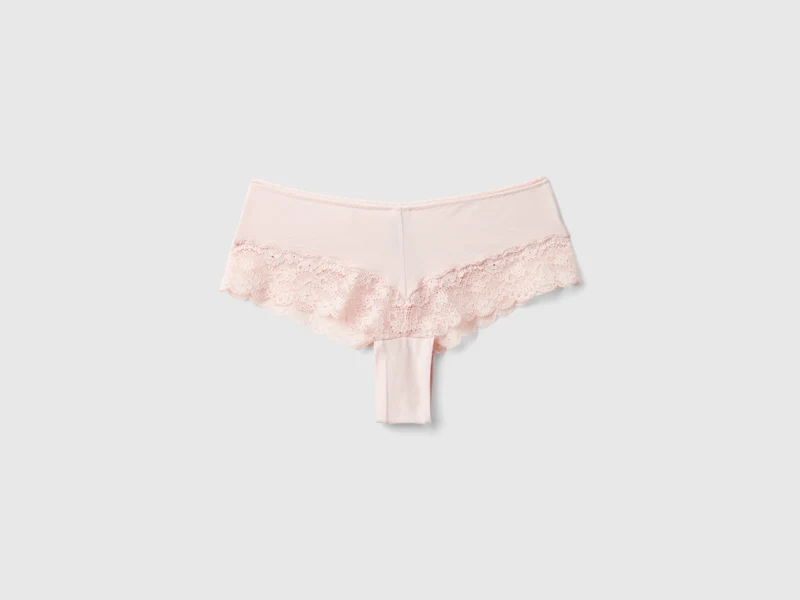 Brasilianischer Slip mit Spitzeneinsätzen