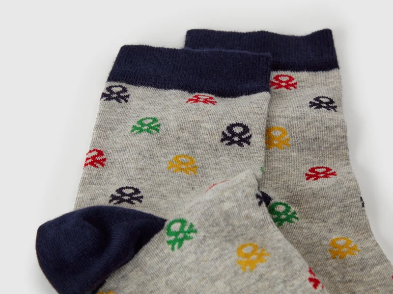 Gemusterte hohe Socken
