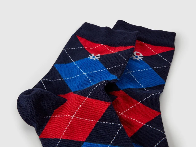 Gemusterte hohe Socken