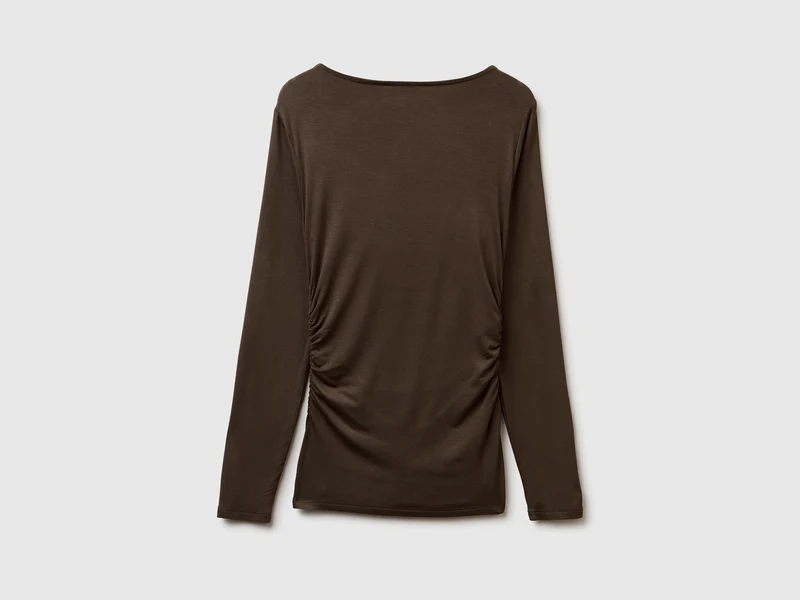 Tailliertes T-Shirt mit U-Boot-Ausschnitt