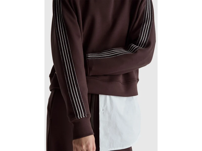 Geschlossenes Sweatshirt mit Bändern