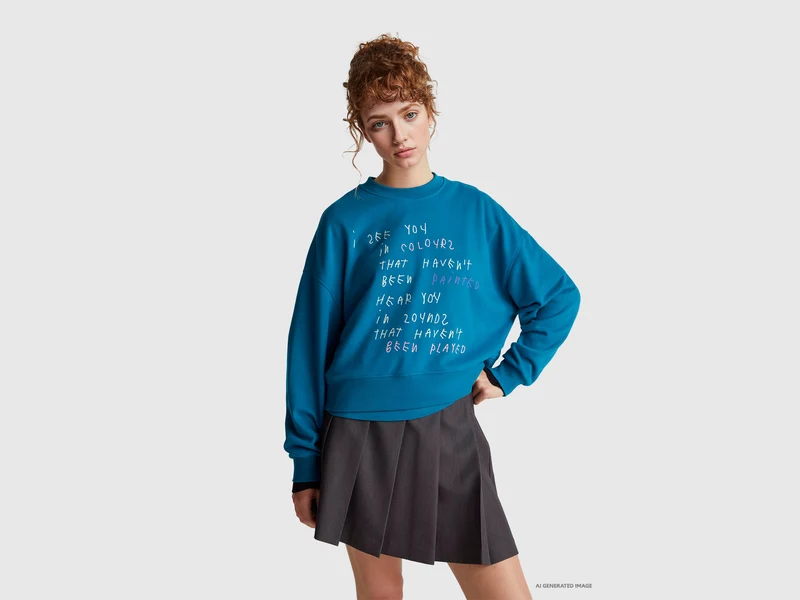 Blaugrünes Sweatshirt mit Coco Capitán-Stickerei